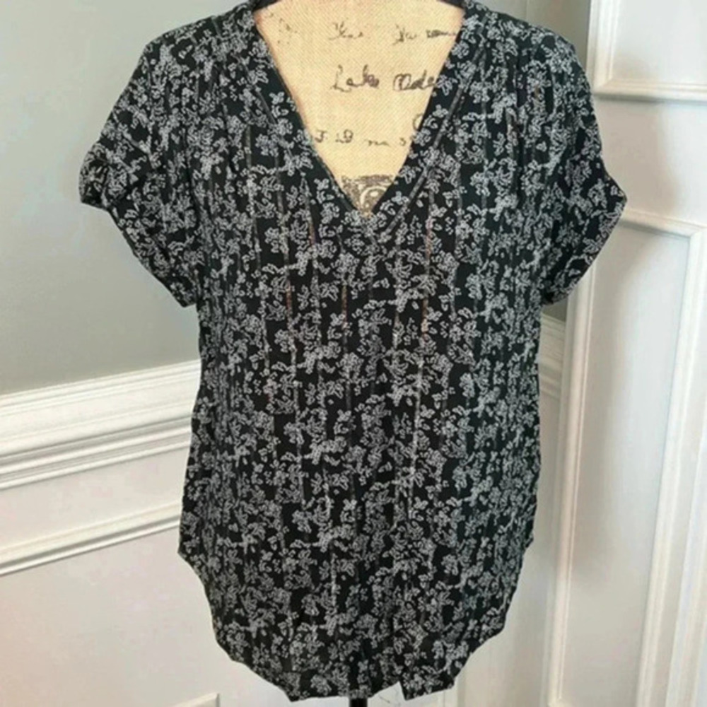 GAP Black and White Floral Blouse with Gold Stripe Detail - Size Medium